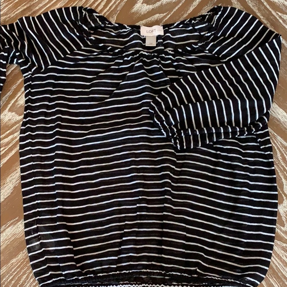 Black and white striped 3/4 sleeve shirt